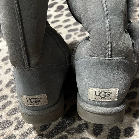 Tall Three Button Wrap Bailey UGG Boots 🩶 - Picture 6 of 13